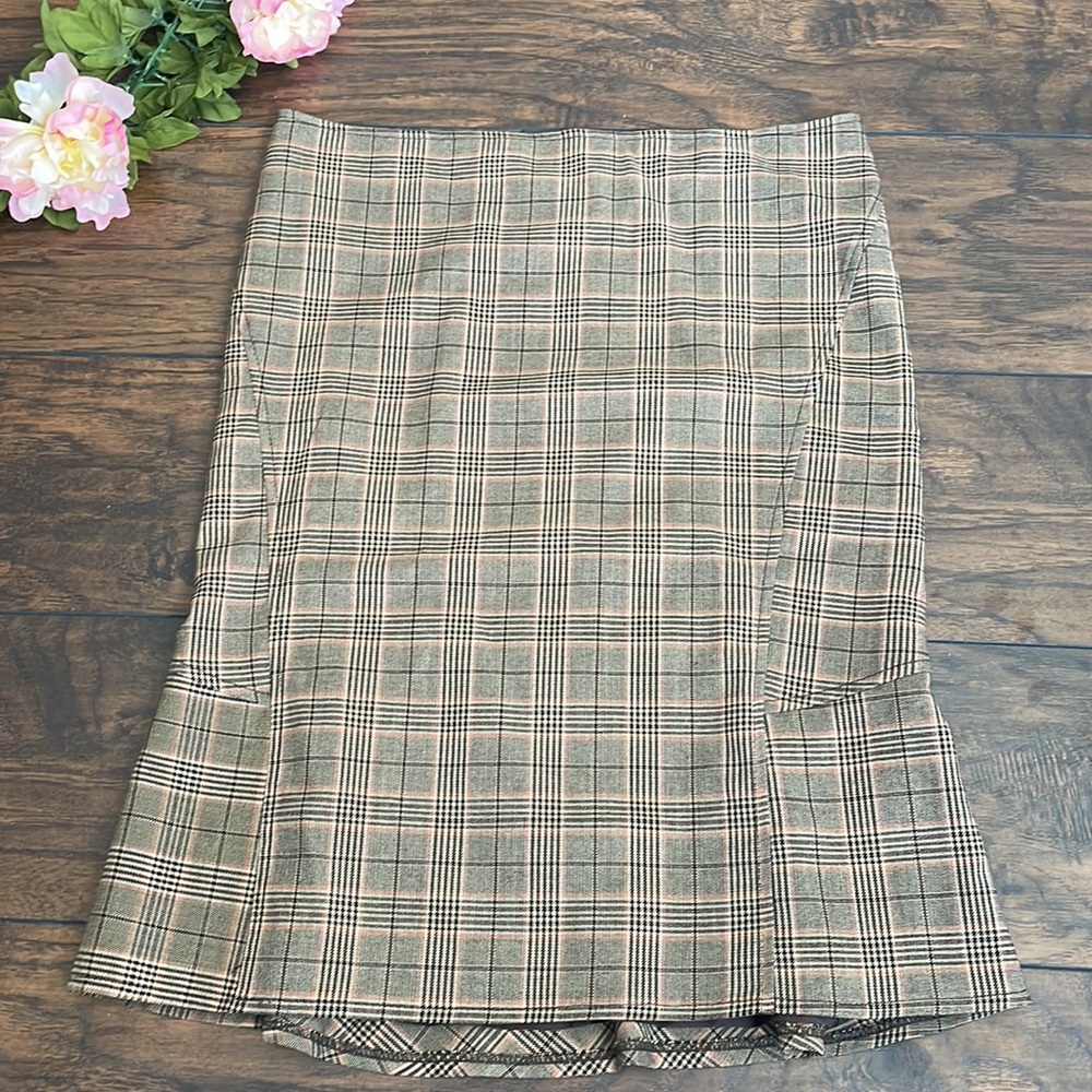 Plaid skirt with back peplum detail